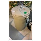Rubbermaid Trash Can Rubbermaid Trash Can