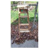 Wood Ladder 4'