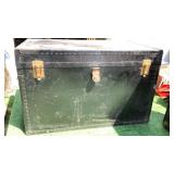 Trunk 40 1/4' x 20 1/2' x 25' Trunk 40 1/4' x 20 1/2' x 25'