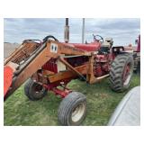 International Farmall 806 w/ international