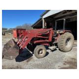 Case IH 885 Tractor w/ Case IH 2250 Loader,