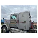 1987 Freightliner FLC semi 285/75R24.5