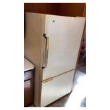 Amana Refrigerator and Freezer 33ï¿½ W x 34ï¿½ D x