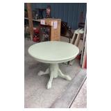 42ï¿½ round table w/2 leafs (12ï¿½ each)A good do