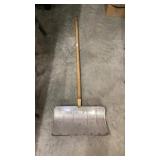 Snow shovel
