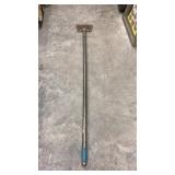 Flat edge scrapper