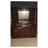 8 Drawer Ethan Allen dresser with 8 drawers and