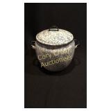Granite Ware, Pot / Lid, has chips