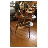 Round End Table ( does not includes items on top)