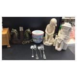 Boyd bears statues, Horse bookends one has b