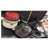 Crockpot missing lid, assorted pots and pans w