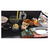 Assorted home decor, kitchen related items,