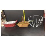 (4) baskets, Galvanized tub snd two balls of
