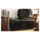 Vintage Radio with one Speaker, NICE!