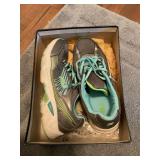 Ladies shoes. 9 1/2