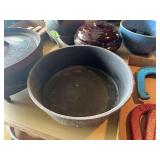 Cast Iron Skillet with Integrated Feet