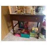 Table w/mirror (No Contents)