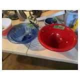 Set of Two Ribbed Glass Mixing Bowls, Red and Blue