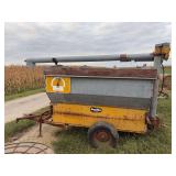 Feed wagon