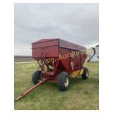 M&W Gravity Flow Wagon,