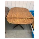 Kitchen table with 1 leaf