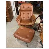 Reto leather chair with ottoman