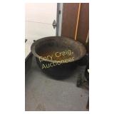 Big kettle 35" Diameter. MUST HAVE HELP TO LOAD