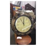 Crackled glass clock