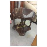 Round end table 25.5" Diameter 26.5" tall