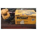 DeWalt 1-4 Sheer Heavy Duty Palm Grip Sander