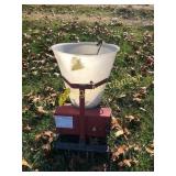 Work-saver 12V Spreader