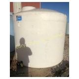 2,000 gal. Poly Water Tank