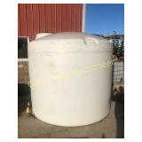 2,000 gal. Poly Water Tank