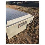 Seal- Tote Diamond Plate Tool Box