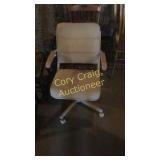 (1) cream kitchen chair
