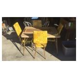 Retro table w 4 chairs one leaf