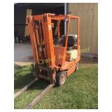 Toyota 4000# Forklift, 3 stage mask, 48" forks,