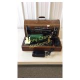Singer sewing machine with Case