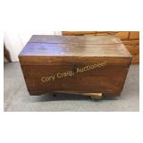 Wood Toy chest Or Blanket chest (CART DOESNT GO)