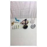 6 Knife Rest, black Vase, 2 Gold Porcelain S