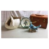 Misc items. Large white swan vase, Christmas