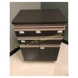 Nice base cabinet with 2 drawers and 2 doors