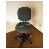 Adjustable stool on casters