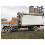 1971 IH Fleetstar Truck with 18’ feed box