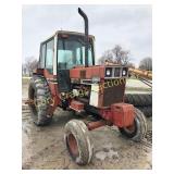 IH 1086 Tractor, cab, 3pt, PTO, Diesel, front suit