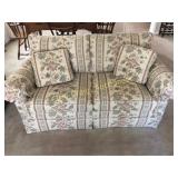 King Hickory 5’ Love Seat... very nice condition