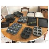 Assortment of good baking pans