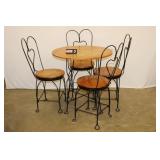 Ice Cream Table & 4 Chairs