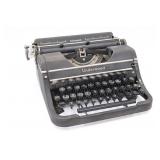 Old Underwood Universal Typewriter in Case