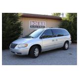 2005 Chrysler Town & Country Mini Van